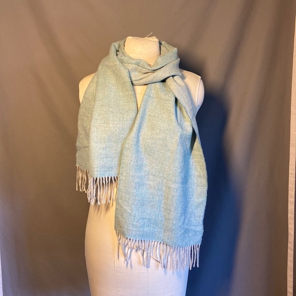 Urbanara 100% Baby Alpaca Scarf - Picture 4 of 9